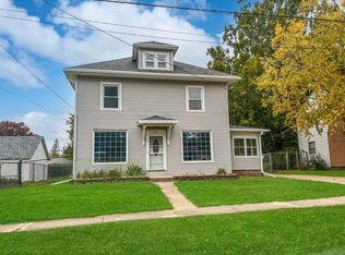 252 W Cleveland St, Freeport, IL 61032
