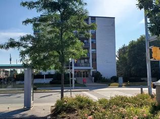 1059 Don Mills Rd #1B, Toronto, ON M3C 1X1