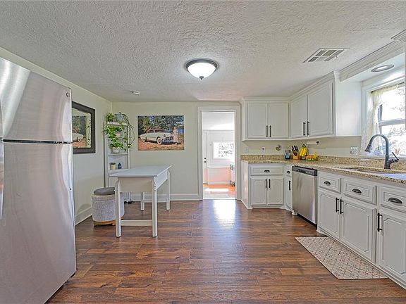 5th image of 1116 Timber Rd
