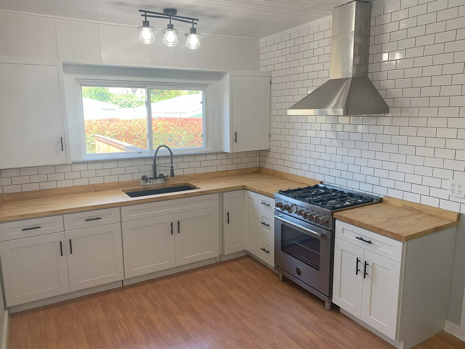 2 bed, 700 sqft, $3,800 — Photo 2