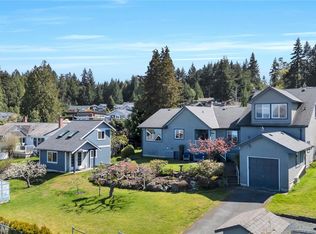 315 Crescent Rd W, Qualicum Beach, BC V9K 1J7