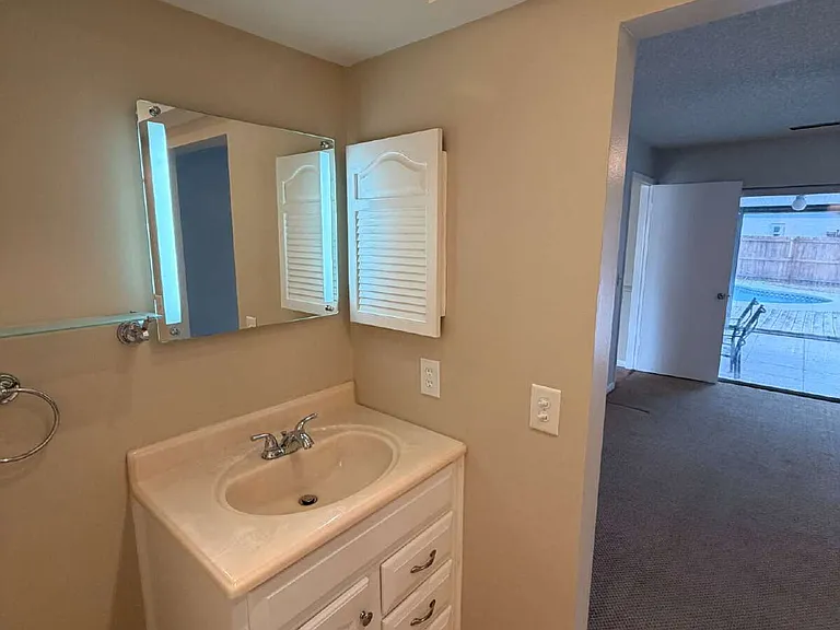 14001 Dominion Ct — Photo 35