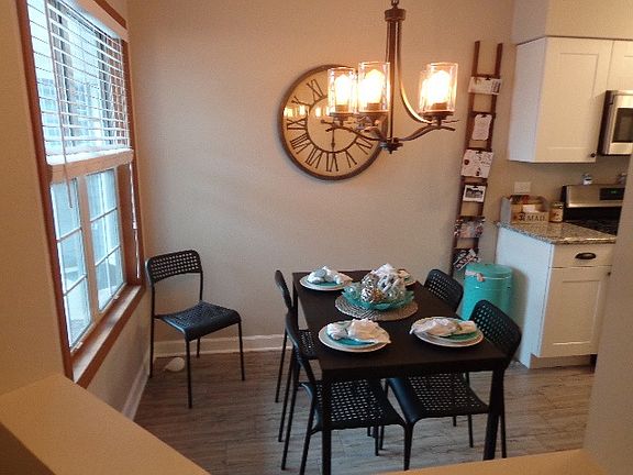 Kitchen Eating Area