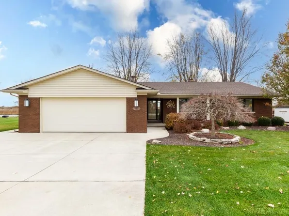 7292 Flamingo Rd, Algonac, MI 48001