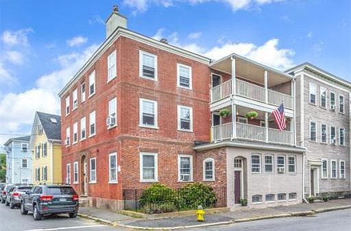 1st image of 33 Carlton St Unit 3