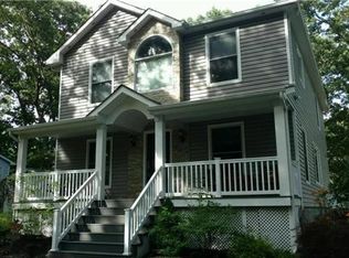 7 Parkside Rd, Sound Beach, NY 11789