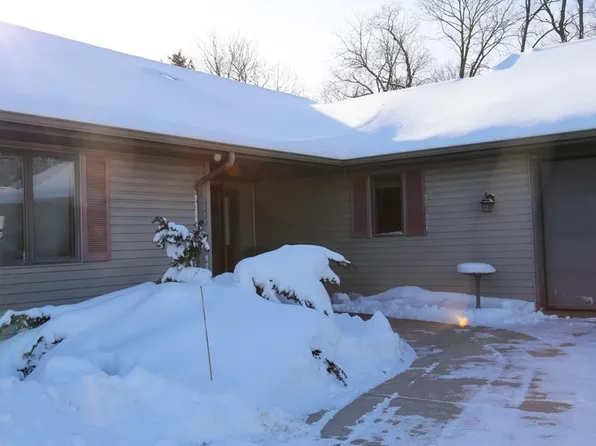8431 Stagecoach Rd, Cross Plains, WI 53528