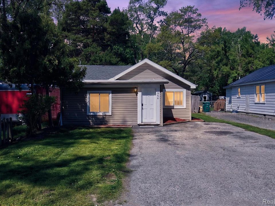 1st image of 986 Pine Rd
