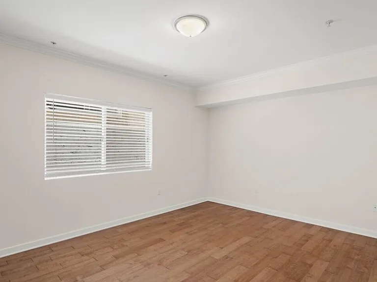 10616 Kinnard Ave #101 — Photo 21