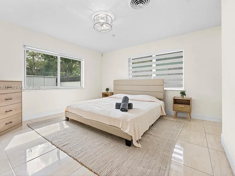 2128 Dock St — Photo 3