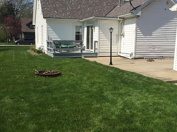 2nd image of 208 E 6th St