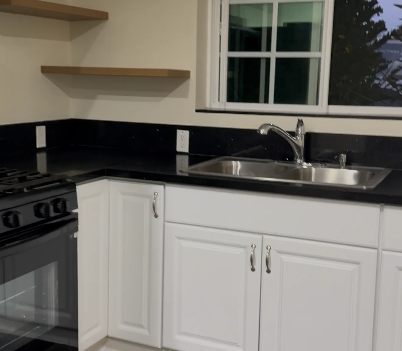 Studio, 450 sqft, $1,700 — Photo 3