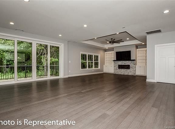 5th image of 1011 Lasalle Ln #18A