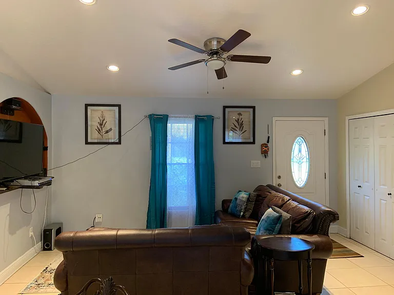 6204 Beaumont Ave — Photo 2