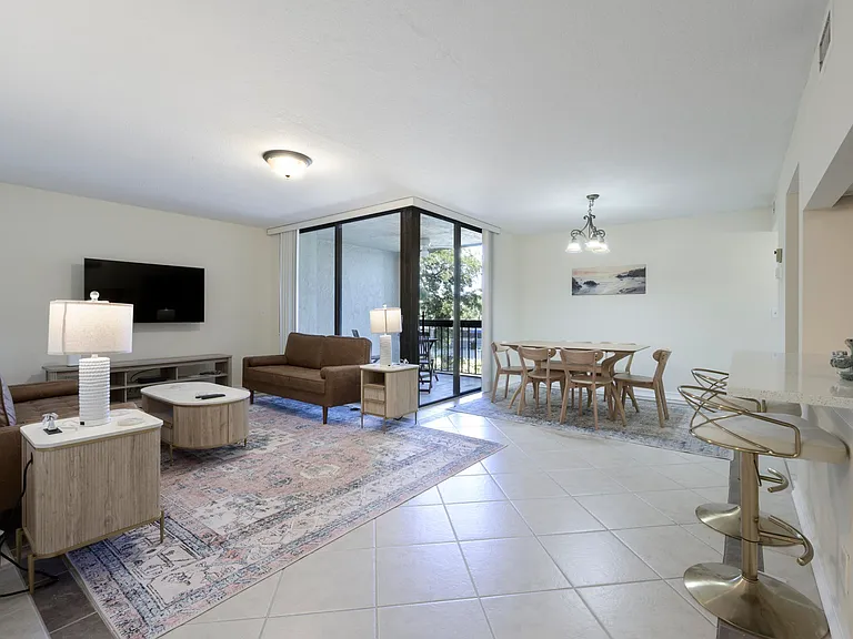 825 Egret Cir #209 — Photo 1