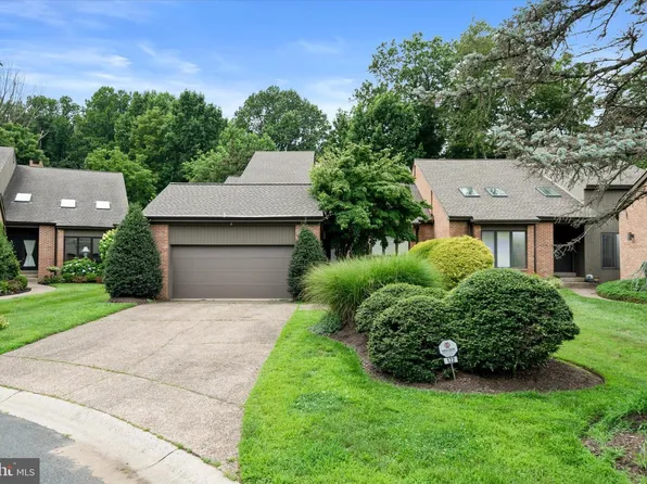 122 Downs Dr, Wilmington, DE 19807
