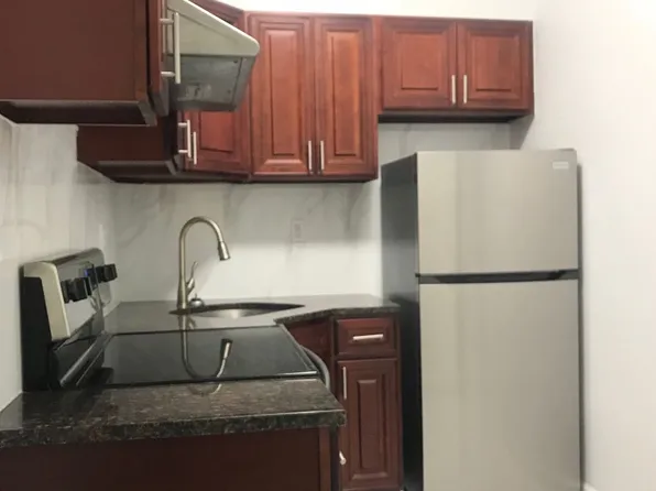 (undisclosed Address), Woodhaven, NY 11421