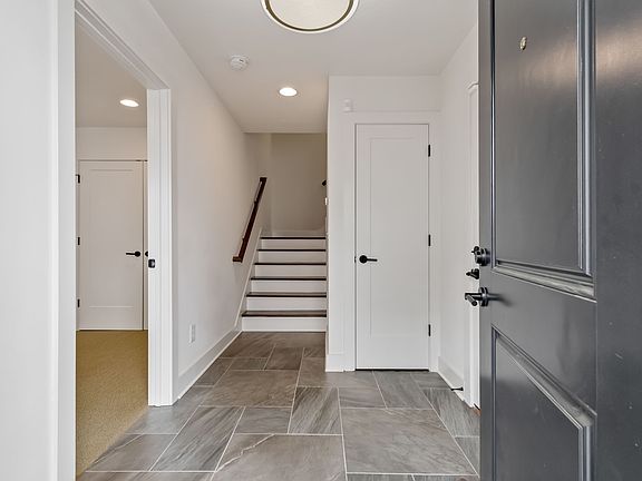 3rd image of 519 Chesterfield Ave #2