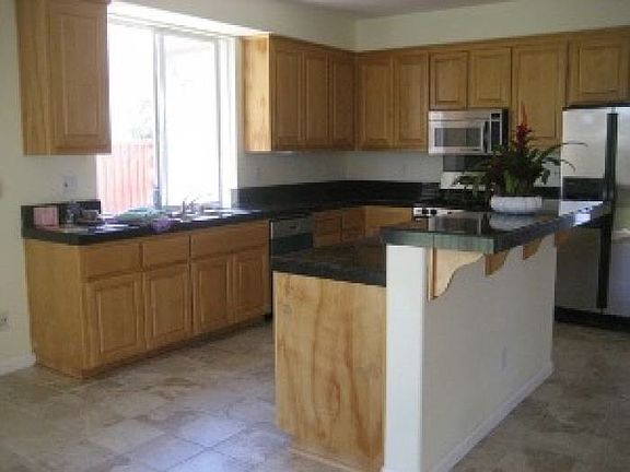 4th image of 940 Baines St