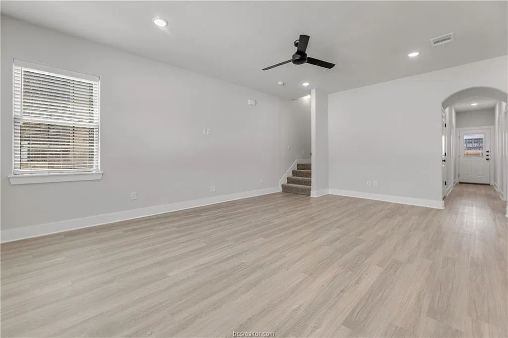 4 bed, 1975 sqft, $3,200 — Photo 2
