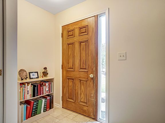 4th image of 48 Trenton Cir