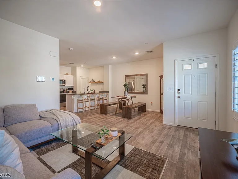 530 Gloster Ave — Photo 7