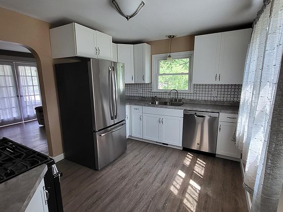 4th image of 8019 Lake Wood Dr