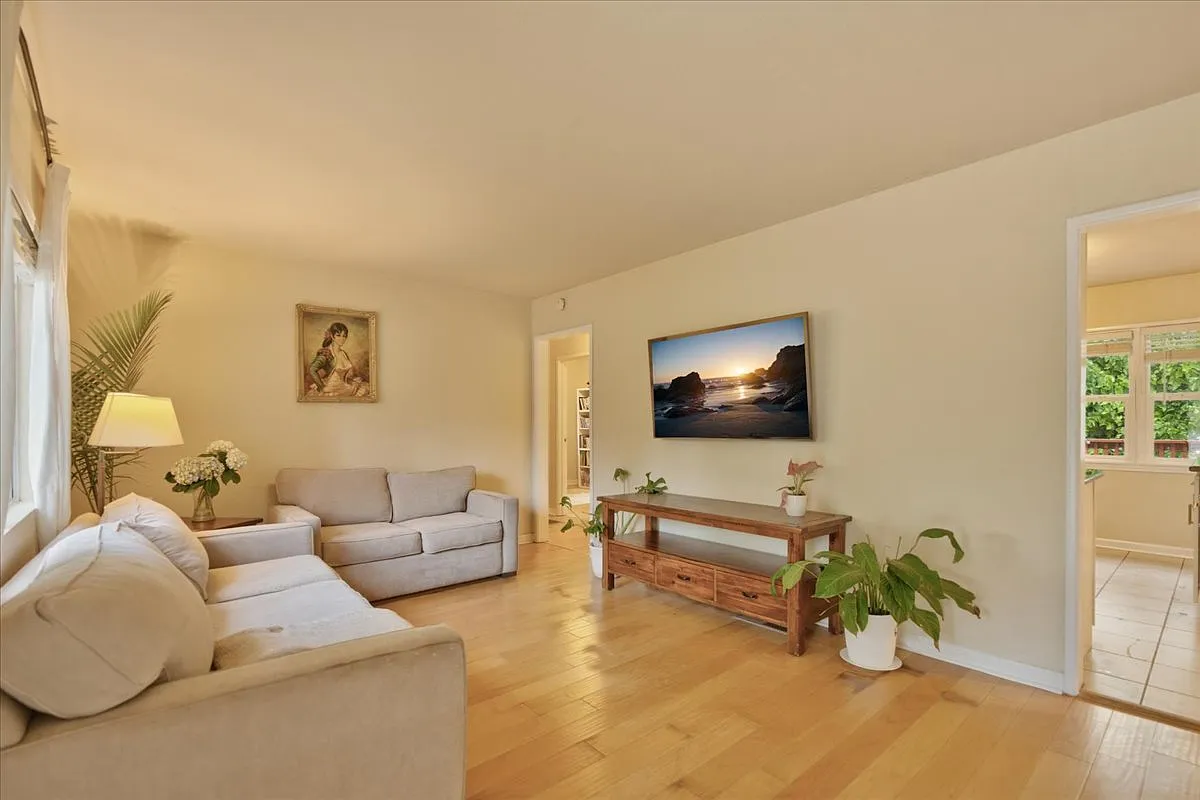 3 bed, 1080 sqft, $2,500 — Photo 4