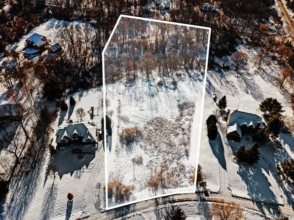 1253 Hunter Ct, Milford, MI 48381