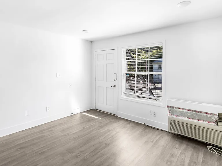 The Lennox — Photo 16