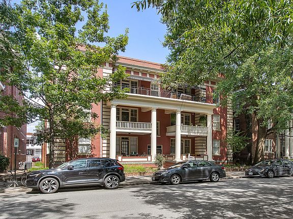 2nd image of 2806 Monument Ave #U3