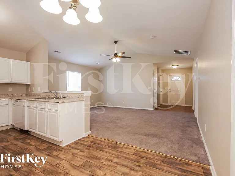 5823 Hamilton Oaks Dr — Photo 5
