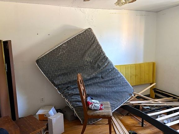 4th image of 936 1/2 Meadow Ave