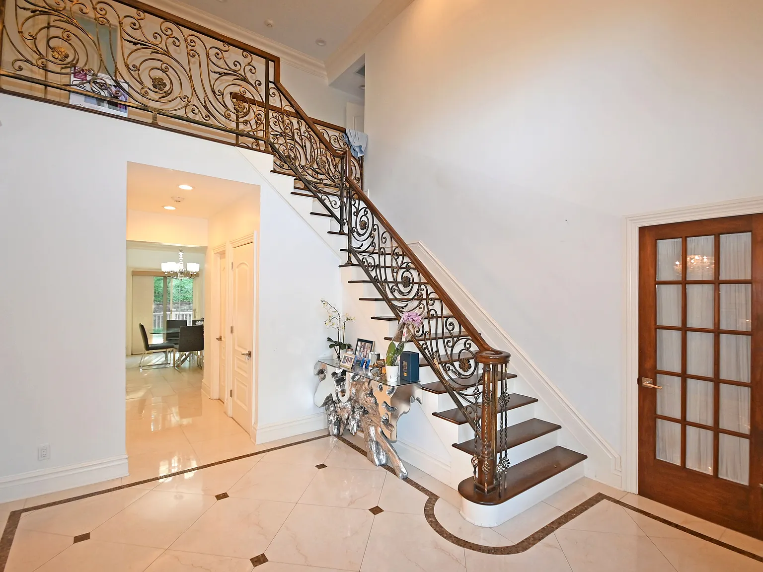 5 bed, 4.5 bath, 4200 sqft, $14,500 — Photo 4