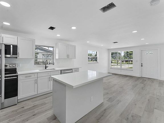 2nd image of 354 NW 4th Pl #354