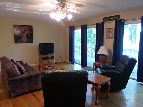 3rd image of 247 Scenic Dr