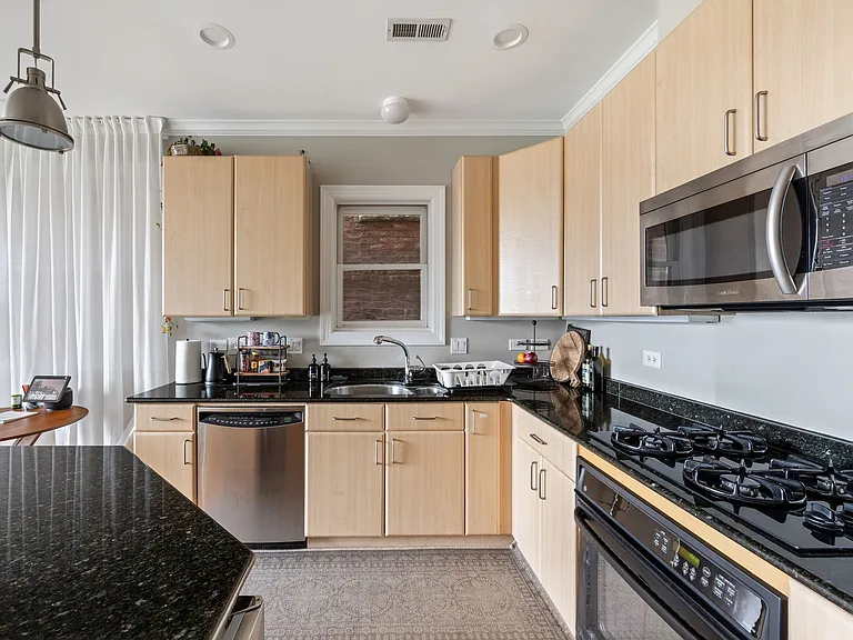 616 N May St #B — Photo 14