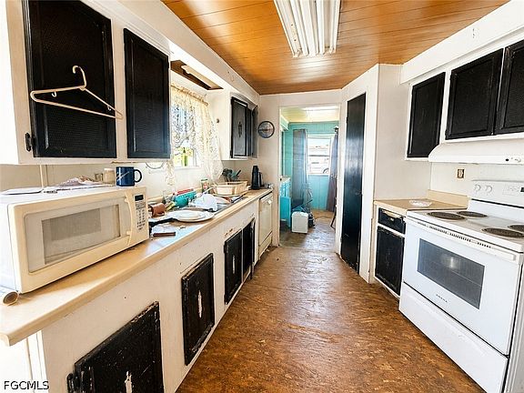 3rd image of 809 8th St