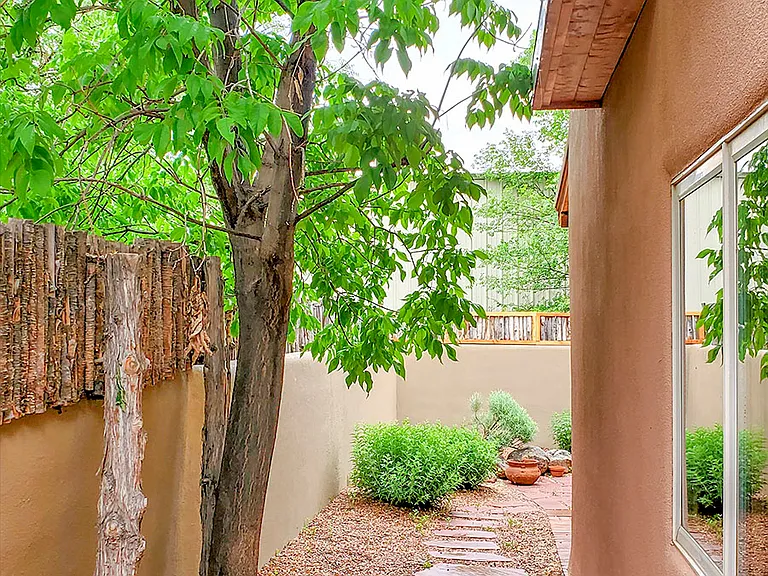 Side yard access from front to rear yards