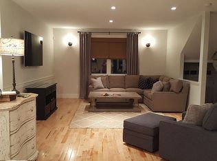 102 Johnson Woods Dr #102, Reading, MA 01867