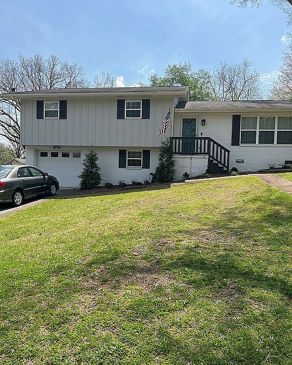 2nd image of 1304 Michael Ln