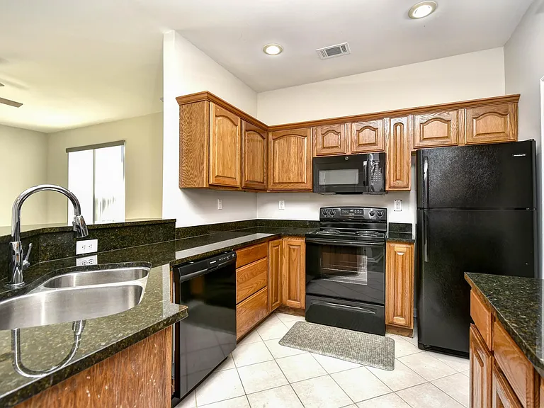 502 Pipers Ln — Photo 10