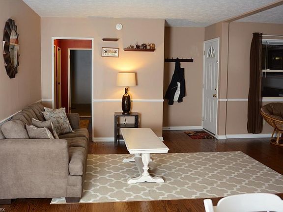 3rd image of 33 Circle Dr