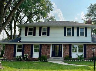 10625 N Hollyhock Ct, Mequon, WI 53092
