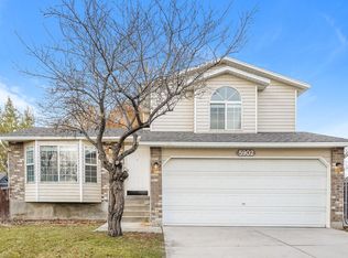 5902 S Woodview Dr, Kearns, UT 84118