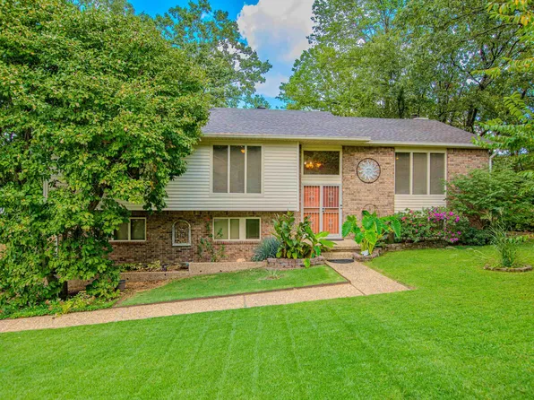 1923 Hillsborough Ln, Little Rock, AR 72212