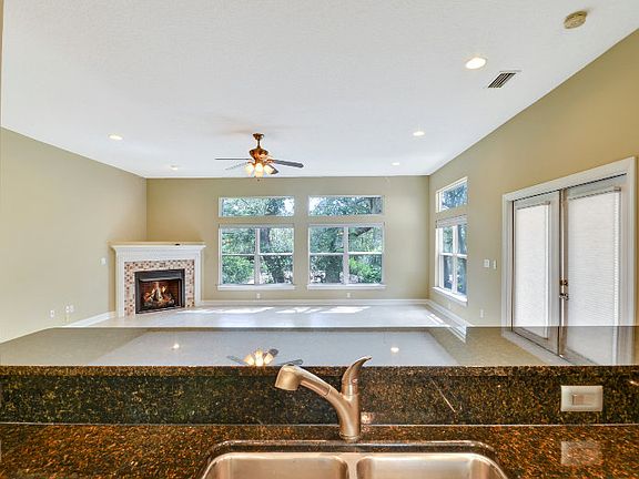 3rd image of 590 Amelia Cir
