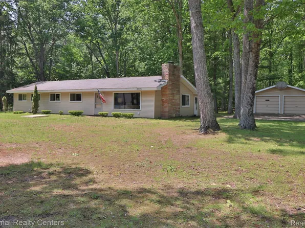 10475 W Higgins Lake Dr, Roscommon, MI 48653