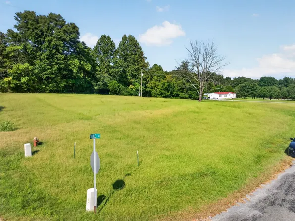 119 Cattle Ln, Hilham, TN 38568