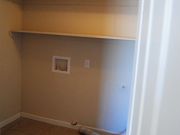 4th image of 315 E 9th Dr